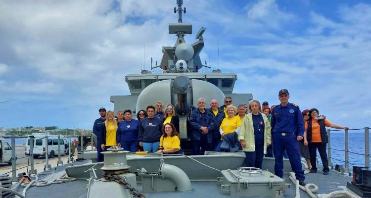 &Xi;&epsilon;&kappa;ί&nu;&eta;&sigma;&epsilon; &tau;&omicron; &tau;&alpha;&xi;ί&delta;&iota; &tau;&eta;&sigmaf; &eta; &laquo;&Alpha;&nu;&omicron;&iota;&chi;&tau;ή &Alpha;&gamma;&kappa;&alpha;&lambda;&iota;ά&raquo; | &Sigma;ύ&nu;&tau;&omicron;&mu;&alpha; &sigma;&epsilon; &Lambda;ή&mu;&nu;&omicron; &kappa;&alpha;&iota; Ά&gamma;&iota;&omicron; &Epsilon;&upsilon;&sigma;&tau;&rho;ά&tau;&iota;&omicron;