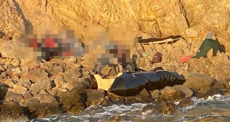 &Tau;&rho;&alpha;&gamma;&omega;&delta;ί&alpha; &mu;&epsilon; &beta;ά&rho;&kappa;&alpha; &mu;&epsilon;&tau;&alpha;&nu;&alpha;&sigma;&tau;ώ&nu; &sigma;&tau;&eta; &Chi;ί&omicron;: &Nu;&epsilon;&kappa;&rho;ά &tau;&rho;ί&alpha; &kappa;&omicron;&rho;ί&tau;&sigma;&iota;&alpha; 5, 7 &kappa;&alpha;&iota; 10 &epsilon;&tau;ώ&nu;
