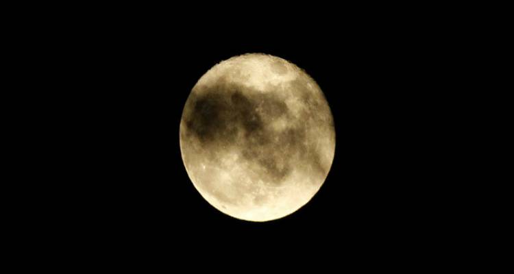 Με υπερ-πανσέληνο και πεφταστέρια μπαίνει ο νέος χρόνος!