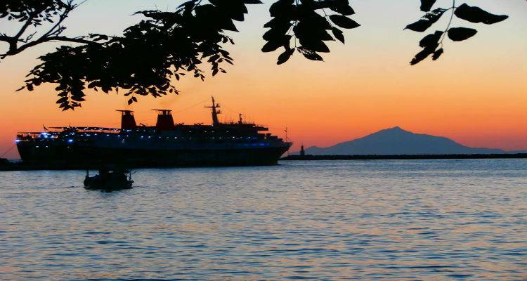 &quot;Πλοίο από Θεσσαλονίκη και συχνότερα δρομολόγια από Λήμνο προς Λέσβο&quot; τα θέματα που έθεσε η Καλογήρου στο ΣΑΣ