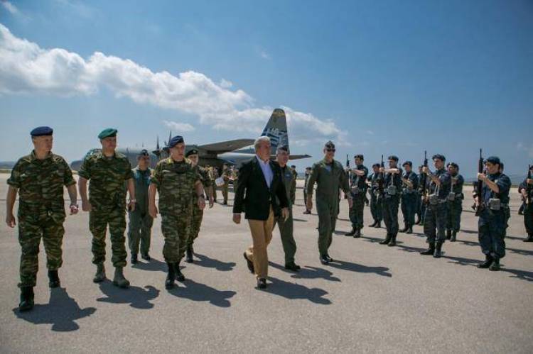 Σκάνδαλο με τα... άρβυλα Αρχηγού του Στρατού που συνόδευε στη Λήμνο τον Δ. Αβραμόπουλο