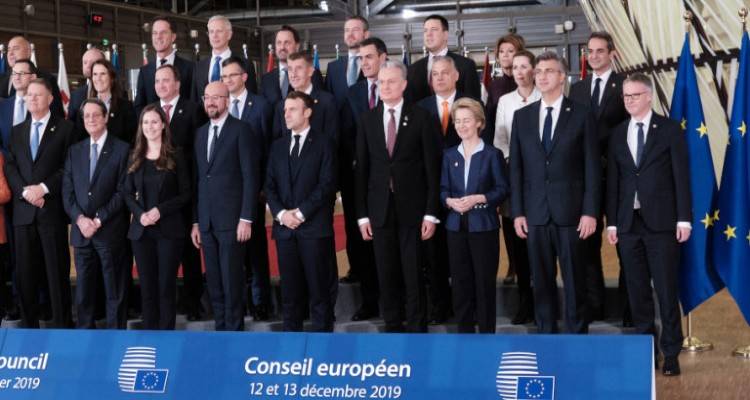 &Chi;&alpha;&sigma;&tau;&omicron;ύ&kappa;&iota; &tau;&eta;&sigmaf; &Epsilon;&Epsilon; &sigma;&tau;&eta;&nu; &Tau;&omicron;&upsilon;&rho;&kappa;ί&alpha;: &laquo;&Pi;&alpha;&rho;ά&nu;&omicron;&mu;&eta; &eta; &sigma;&upsilon;&mu;&phi;&omega;&nu;ί&alpha; &mu;&epsilon; &tau;&eta; &Lambda;&iota;&beta;ύ&eta;&raquo; | &Alpha;&sigma;&pi;ί&delta;&alpha; &sigma;&epsilon; &Epsilon;&lambda;&lambda;ά&delta;&alpha; &kappa;&alpha;&iota; &Kappa;ύ&pi;&rho;&omicron;