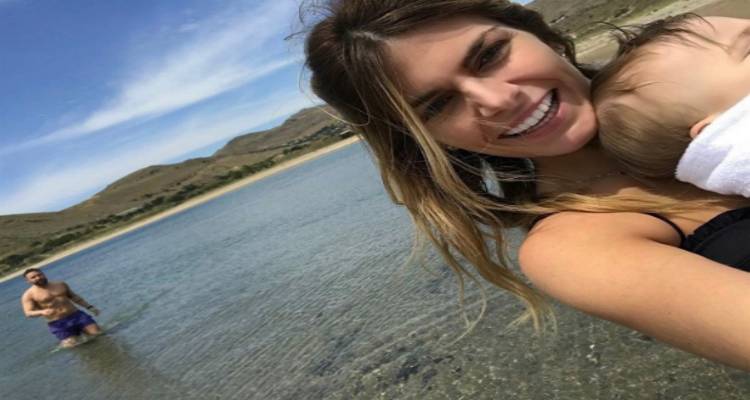 Λήμνος: Γιάννης Βαρδής και Νατάσα Σκαφίδα απολαμβάνουν τη θάλασσα στο «μέρος της καρδιάς τους» (photo)