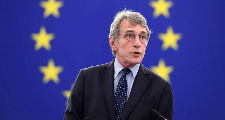 &Sigma;&omicron;&kappa;: &Pi;έ&theta;&alpha;&nu;&epsilon; &omicron; &pi;&rho;ό&epsilon;&delta;&rho;&omicron;&sigmaf; &tau;&omicron;&upsilon; &Epsilon;&upsilon;&rho;&omega;&pi;&alpha;ϊ&kappa;&omicron;ύ &Kappa;&omicron;&iota;&nu;&omicron;&beta;&omicron;&upsilon;&lambda;ί&omicron;&upsilon; &Nu;&tau;&alpha;&beta;ί&nu;&tau; &Sigma;&alpha;&sigma;ό&lambda;&iota;