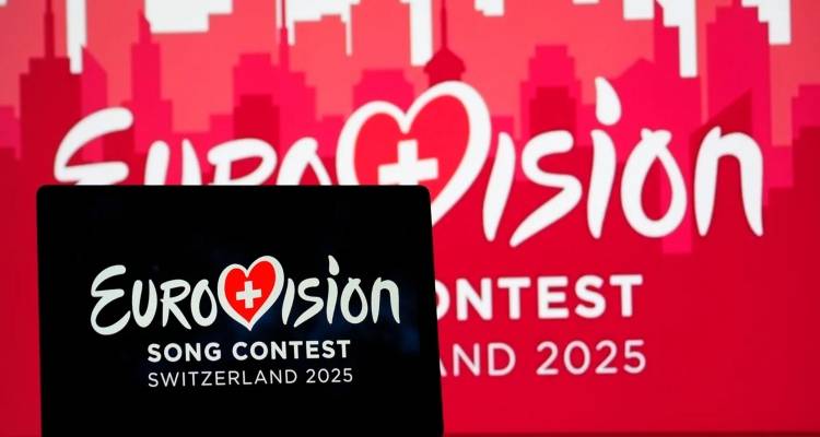 Eurovision 2025: &Alpha;&pi;ό&psi;&epsilon; &omicron; &Alpha;' &Eta;&mu;&iota;&tau;&epsilon;&lambda;&iota;&kappa;ό&sigmaf; -&Tau;&iota; ώ&rho;&alpha; &xi;&epsilon;&kappa;&iota;&nu;ά&epsilon;&iota;, ό&lambda;&epsilon;&sigmaf; &omicron;&iota; &lambda;&epsilon;&pi;&tau;&omicron;&mu;έ&rho;&epsilon;&iota;&epsilon;&sigmaf;