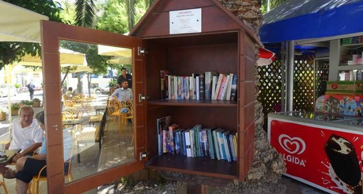 &Mu;&alpha;&kappa;&rho;ύ &chi;έ&rho;&iota; έ&pi;&epsilon;&sigma;&epsilon; &sigma;&tau;&eta; &delta;&eta;&mu;ό&sigma;&iota;&alpha; &delta;&alpha;&nu;&epsilon;&iota;&sigma;&tau;&iota;&kappa;ή &beta;&iota;&beta;&lambda;&iota;&omicron;&theta;ή&kappa;&eta; &tau;&eta;&sigmaf; &Mu;ύ&rho;&iota;&nu;&alpha;&sigmaf;