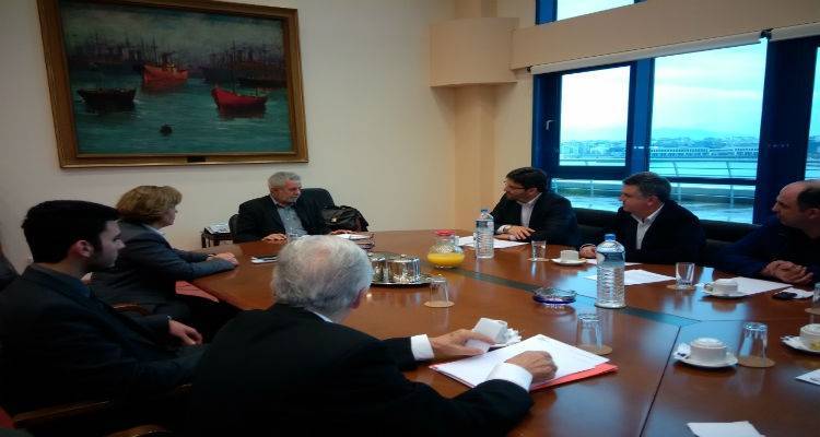 &Delta;&upsilon;&sigma;&alpha;&rho;έ&sigma;&kappa;&epsilon;&iota;&alpha; &tau;&eta;&sigmaf; &pi;&omicron;&lambda;&iota;&tau;&iota;&kappa;ή&sigmaf; &eta;&gamma;&epsilon;&sigma;ί&alpha;&sigmaf; &Lambda;ή&mu;&nu;&omicron;&upsilon; &alpha;&pi;ό &tau;&eta; &sigma;&tau;ά&sigma;&eta; &Delta;&rho;ί&tau;&sigma;&alpha;