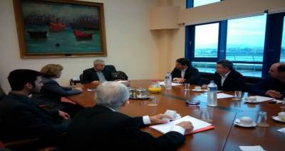 &Delta;&upsilon;&sigma;&alpha;&rho;έ&sigma;&kappa;&epsilon;&iota;&alpha; &tau;&eta;&sigmaf; &pi;&omicron;&lambda;&iota;&tau;&iota;&kappa;ή&sigmaf; &eta;&gamma;&epsilon;&sigma;ί&alpha;&sigmaf; &Lambda;ή&mu;&nu;&omicron;&upsilon; &alpha;&pi;ό &tau;&eta; &sigma;&tau;ά&sigma;&eta; &Delta;&rho;ί&tau;&sigma;&alpha;