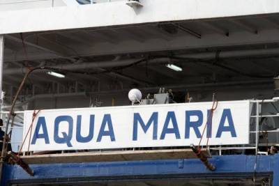 Δεν έδεσε το Aqua Maria λόγω καιρού | Ταλαιπωρία για τους 61 επιβάτες