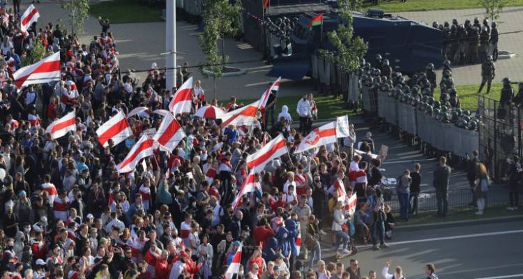 &Lambda;&epsilon;&upsilon;&kappa;&omicron;&rho;&omega;&sigma;ί&alpha;: &Eta; &kappa;&upsilon;&beta;έ&rho;&nu;&eta;&sigma;&eta; &kappa;ό&beta;&epsilon;&iota; &tau;&eta;&nu; &pi;&rho;ό&sigma;&beta;&alpha;&sigma;&eta; &sigma;&tau;&omicron; ί&nu;&tau;&epsilon;&rho;&nu;&epsilon;&tau; -&Kappa;&omicron;&iota;&nu;ό &alpha;&nu;&alpha;&kappa;&omicron;&iota;&nu;&omega;&theta;έ&nu; &kappa;&alpha;&tau;&alpha;&delta;ί&kappa;&eta;&sigmaf; 29 &chi;&omega;&rho;ώ&nu;, &alpha;&nu;ά&mu;&epsilon;&sigma;ά &tau;&omicron;&upsilon;&sigmaf; &eta; &Epsilon;&lambda;&lambda;ά&delta;&alpha;