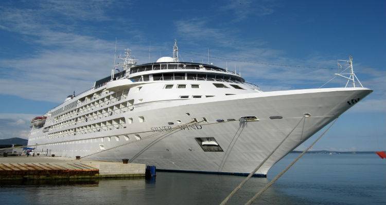 &laquo;&Alpha;&sigma;&eta;&mu;έ&nu;&iota;&omicron;&sigmaf; ά&nu;&epsilon;&mu;&omicron;&sigmaf;&raquo; &alpha;&pi;ό &tau;&omicron; &pi;&rho;&omega;ί &alpha;&nu;&omicron;&iota;&chi;&tau;ά &tau;&eta;&sigmaf; &Lambda;ή&mu;&nu;&omicron;&upsilon;