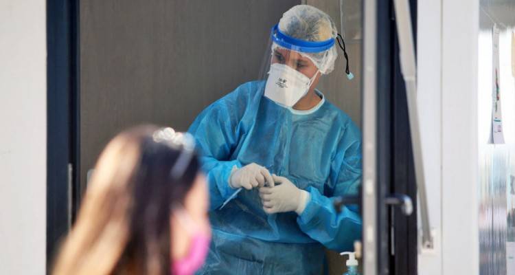 &Kappa;&omicron;&rho;&omega;&nu;&omicron;ϊό&sigmaf;: &Nu;έ&omicron; &theta;&lambda;&iota;&beta;&epsilon;&rho;ό &rho;&epsilon;&kappa;ό&rho; &mu;&epsilon; 35 &nu;&epsilon;&kappa;&rho;&omicron;ύ&sigmaf; &sigma;&epsilon; έ&nu;&alpha; 24&omega;&rho;&omicron; | 1.914 &tau;&alpha; &kappa;&rho;&omicron;ύ&sigma;&mu;&alpha;&tau;&alpha;