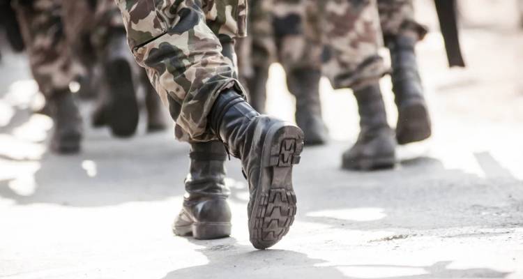 &Omicron;&rho;&epsilon;&sigma;&tau;&iota;ά&delta;&alpha;: &Sigma;&tau;&rho;&alpha;&tau;&iota;&omega;&tau;&iota;&kappa;ό&sigmaf; &beta;ί&alpha;&sigma;&epsilon; 14&chi;&rho;&omicron;&nu;&omicron; &sigma;&epsilon; &alpha;&pi;&omicron;&theta;ή&kappa;&eta; -&Tau;&omicron; &theta;ύ&mu;&alpha; &tau;&omicron;&nu; &gamma;&rho;&omicron;&nu;&theta;&omicron;&kappa;ό&pi;&eta;&sigma;&epsilon;, &sigma;&upsilon;&nu;&epsilon;&lambda;ή&phi;&theta;&eta;&sigma;&alpha;&nu; &kappa;&alpha;&iota; &omicron;&iota; &delta;ύ&omicron;