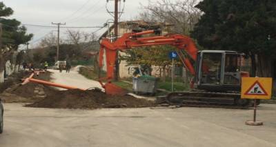 &Sigma;&tau;&omicron;&nu; &laquo;&alpha;έ&rho;&alpha;&raquo; 4 έ&rho;&gamma;&alpha; &tau;&omicron;&upsilon; &Delta;ή&mu;&omicron;&upsilon; &Lambda;ή&mu;&nu;&omicron;&upsilon;; | &Kappa;&eta;&rho;ύ&chi;&theta;&eta;&kappa;&alpha;&nu; έ&kappa;&pi;&tau;&omega;&tau;&omicron;&iota; &omicron;&iota; &epsilon;&rho;&gamma;&omicron;&lambda;ά&beta;&omicron;&iota;  (mp3)