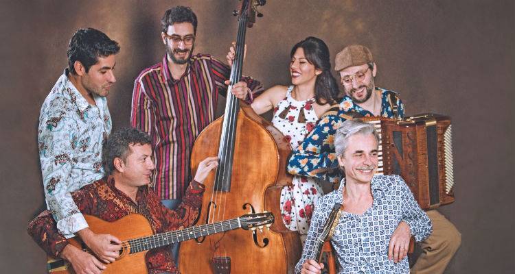 &Alpha;&kappa;&upsilon;&rho;ώ&nu;&epsilon;&tau;&alpha;&iota; &eta; &sigma;&upsilon;&nu;&alpha;&upsilon;&lambda;ί&alpha; &tau;&omega;&nu; Gadjo Dilo