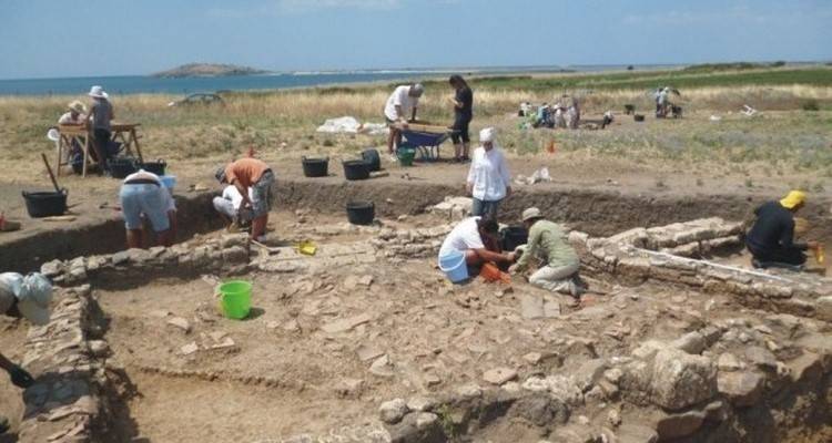 7 &theta;έ&sigma;&epsilon;&iota;&sigmaf; &epsilon;&rho;&gamma;&alpha;&sigma;ί&alpha;&sigmaf; &sigma;&tau;&eta; &Lambda;ή&mu;&nu;&omicron; &alpha;&pi;ό &tau;&eta;&nu; &Epsilon;&phi;&omicron;&rho;&epsilon;ί&alpha; &Alpha;&rho;&chi;&alpha;&iota;&omicron;&tau;ή&tau;&omega;&nu;