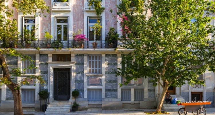 Ερχονται στην Ελλάδα για να αγοράσουν σπίτια | Ρεκόρ στην αγορά ακινήτων από ξένους