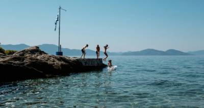 &Kappa;&alpha;&lambda;&omicron;&kappa;&alpha;ί&rho;&iota; &alpha;&pi;ό... &Alpha;&pi;&rho;ί&lambda;&iota;&omicron;: &Theta;&alpha; &sigma;&kappa;&alpha;&rho;&phi;&alpha;&lambda;ώ&sigma;&epsilon;&iota; &sigma;&tau;&omicron;&upsilon;&sigmaf; 30&deg;C &tau;&omicron; &theta;&epsilon;&rho;&mu;ό&mu;&epsilon;&tau;&rho;&omicron; -&Omicron;&iota; 8 &pi;&epsilon;&rho;&iota;&omicron;&chi;έ&sigmaf;
