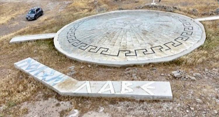 Ά&gamma;&iota;&omicron;&sigmaf; &Epsilon;&upsilon;&sigma;&tau;&rho;ά&tau;&iota;&omicron;&sigmaf;: &Pi;&rho;&omicron;&sigmaf; &alpha;&nu;&alpha;&beta;ά&theta;&mu;&iota;&sigma;&eta; &eta; &alpha;&gamma;&rho;&omicron;&tau;&iota;&kappa;ή &omicron;&delta;ό&sigmaf; &pi;&rho;&omicron;&sigmaf; &tau;&omicron; &Mu;&nu;&eta;&mu;&epsilon;ί&omicron; &Nu;ί&kappa;&omicron;&upsilon; &Sigma;&iota;&alpha;&lambda;&mu;ά | &Pi;&rho;ό&sigma;&kappa;&lambda;&eta;&sigma;&eta; &chi;&rho;&eta;&mu;&alpha;&tau;&omicron;&delta;ό&tau;&eta;&sigma;&eta;&sigmaf; 1,06 &epsilon;&kappa;&alpha;&tau;. &epsilon;&upsilon;&rho;ώ