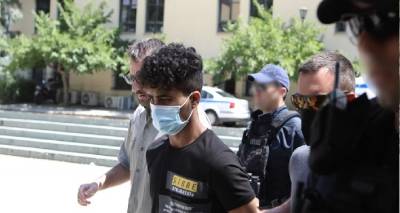 &Sigma;&tau;&omicron;&nu; &alpha;&nu;&alpha;&kappa;&rho;&iota;&tau;ή &sigma;&epsilon; &lambda;ί&gamma;&omicron; &omicron; &Pi;&alpha;&kappa;&iota;&sigma;&tau;&alpha;&nu;ό&sigmaf; &gamma;&upsilon;&nu;&alpha;&iota;&kappa;&omicron;&kappa;&tau;ό&nu;&omicron;&sigmaf; -&Tau;&iota; &psi;ά&chi;&nu;&omicron;&upsilon;&nu; &gamma;&iota;&alpha; &tau;&omicron; &pi;&alpha;&rho;&epsilon;&lambda;&theta;ό&nu; &tau;&omicron;&upsilon;, &epsilon;&rho;&epsilon;&upsilon;&nu;&omicron;ύ&nu; &tau;&omicron; &pi;ώ&sigmaf; έ&phi;&theta;&alpha;&sigma;&epsilon; &sigma;&tau;&alpha; &Sigma;&kappa;ό&pi;&iota;&alpha;