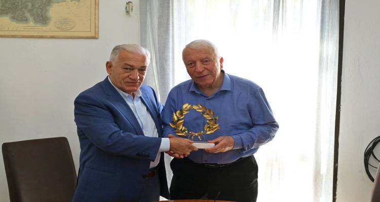 &Epsilon;&pi;&alpha;&phi;έ&sigmaf; &tau;&omicron;&upsilon; &Kappa;. &Mu;&omicron;&upsilon;&tau;&zeta;&omicron;ύ&rho;&eta; &sigma;&tau;&eta; &Lambda;ή&mu;&nu;&omicron; &kappa;&alpha;&iota; &sigma;&upsilon;&mu;&mu;&epsilon;&tau;&omicron;&chi;ή &sigma;&epsilon; &eta;&mu;&epsilon;&rho;ί&delta;&alpha; &gamma;&iota;&alpha; &tau;&eta;&nu; &epsilon;&nu;έ&rho;&gamma;&epsilon;&iota;&alpha;