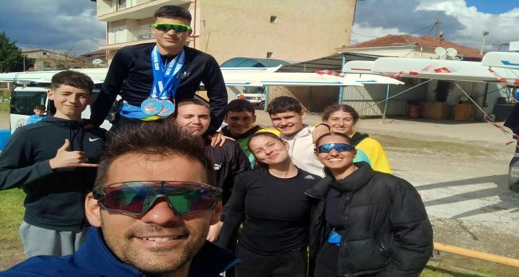 &Nu;&Omicron;&Lambda;: &Mu;&epsilon; &chi;&rho;&upsilon;&sigma;ό &epsilon;&pi;&iota;&sigma;&tau;&rho;έ&phi;&epsilon;&iota; &alpha;&pi;&omicron; &tau;&eta;&nu; &Kappa;&alpha;&sigma;&tau;&omicron;&rho;&iota;ά