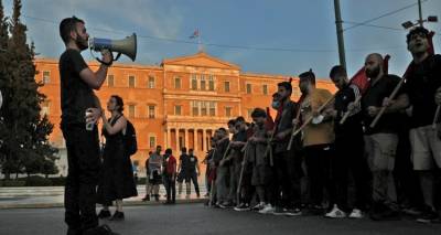 &Alpha;&pi;&epsilon;&rho;&gamma;ί&alpha; &tau;&eta;&nu; &Tau;&epsilon;&tau;ά&rho;&tau;&eta; &sigma;&epsilon; &Delta;&eta;&mu;ό&sigma;&iota;&omicron; &kappa;&alpha;&iota; &Mu;έ&sigma;&alpha; &Mu;&epsilon;&tau;&alpha;&phi;&omicron;&rho;ά&sigmaf; | &Chi;&epsilon;&iota;&rho;ό&phi;&rho;&epsilon;&nu;&omicron; &sigma;&epsilon; &tau;&alpha;&xi;ί, &delta;&epsilon;&mu;έ&nu;&alpha; &pi;&lambda;&omicron;ί&alpha;, &sigma;&tau;&omicron; έ&delta;&alpha;&phi;&omicron;&sigmaf; &tau;&alpha; &alpha;&epsilon;&rho;&omicron;&pi;&lambda;ά&nu;&alpha;