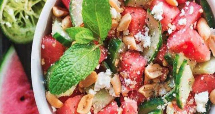 Χωριάτικη με καρπούζι, «πειραγμένη»