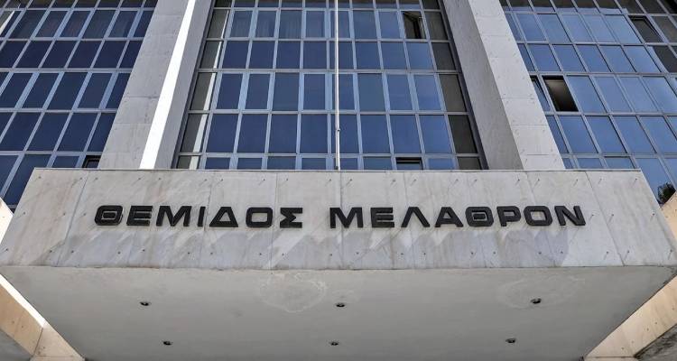 &Sigma;&upsilon;&nu;&tau;&alpha;&gamma;&mu;&alpha;&tau;&omicron;&lambda;ό&gamma;&omicron;&iota; &kappa;&alpha;&tau;ά &Tau;&zeta;&alpha;&nu;&epsilon;&rho;ί&kappa;&omicron;&upsilon; &gamma;&iota;&alpha; &tau;&omicron; &kappa;ό&mu;&mu;&alpha; &Kappa;&alpha;&sigma;&iota;&delta;&iota;ά&rho;&eta;: &Pi;&rho;&omega;&tau;&omicron;&phi;&alpha;&nu;ή&sigmaf; &kappa;&alpha;&iota; &epsilon;&pi;&iota;&theta;&epsilon;&tau;&iota;&kappa;ή &pi;&alpha;&rho;έ&mu;&beta;&alpha;&sigma;&eta;