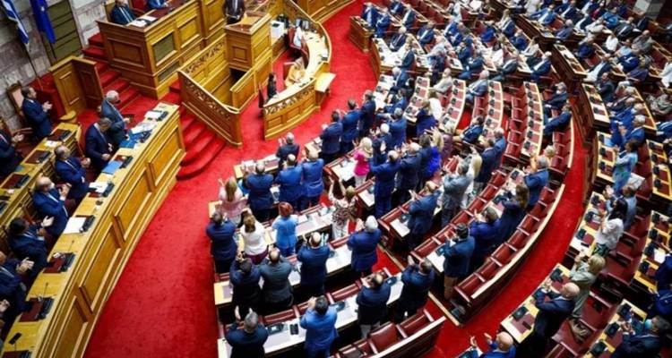 &Pi;ό&theta;&epsilon;&nu; έ&sigma;&chi;&epsilon;&sigmaf; &pi;&omicron;&lambda;&iota;&tau;&iota;&kappa;ώ&nu;: &Pi;&rho;&omicron;&tau;ί&mu;&eta;&sigma;&eta; &sigma;&tau;&alpha; &alpha;&kappa;ί&nu;&eta;&tau;&alpha; -&Delta;&epsilon;ί&tau;&epsilon; &tau;&iota;&sigmaf; &kappa;&alpha;&tau;&alpha;&theta;έ&sigma;&epsilon;&iota;&sigmaf; &kappa;&alpha;&iota; &tau;&omicron;&upsilon;&sigmaf;... &sigma;&kappa;&alpha;&phi;ά&tau;&omicron;&upsilon;&sigmaf;