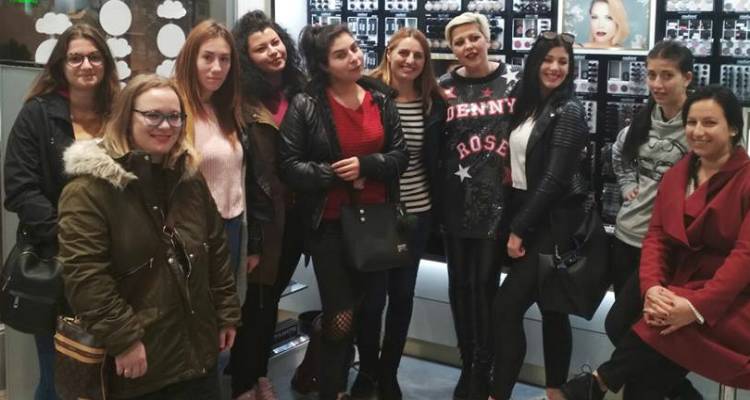 &Iota;&Epsilon;&Kappa; &Lambda;ή&mu;&nu;&omicron;&upsilon;: &Eta;&mu;έ&rho;&alpha; &omicron;&mu;&omicron;&rho;&phi;&iota;ά&sigmaf; &mu;&epsilon; &delta;&omega;&rho;&epsilon;ά&nu; &mu;&alpha;&kappa;&iota;&gamma;&iota;ά&zeta; &kappa;&alpha;&iota; &eta;&mu;&iota;&mu;ό&nu;&iota;&mu;&omicron; &mu;&alpha;&nu;&iota;&kappa;&iota;&omicron;ύ&rho;!