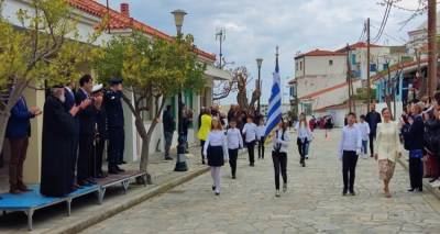 Ά&gamma;&iota;&omicron;&sigmaf; &Epsilon;&upsilon;&sigma;&tau;&rho;ά&tau;&iota;&omicron;&sigmaf;: &Sigma;&tau;&iota;&sigmaf; 11 &tau;&omicron; &pi;&rho;&omega;ί &tau;&eta;&sigmaf; 25&eta;&sigmaf; &Mu;&alpha;&rho;&tau;ί&omicron;&upsilon; &eta; &mu;&alpha;&theta;&eta;&tau;&iota;&kappa;ή &pi;&alpha;&rho;έ&lambda;&alpha;&sigma;&eta;