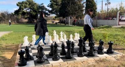 &Tau;&alpha; &pi;&alpha;&iota;&delta;&iota;ά &tau;&omicron;&upsilon; &Gamma;&upsilon;&mu;&nu;&alpha;&sigma;ί&omicron;&upsilon; &Mu;&omicron;ύ&delta;&rho;&omicron;&upsilon;, &sigma;&tau;&alpha; &delta;&iota;&alpha;&lambda;&epsilon;ί&mu;&mu;&alpha;&tau;&alpha; &pi;&alpha;ί&zeta;&omicron;&upsilon;&nu; &sigma;&kappa;ά&kappa;&iota;