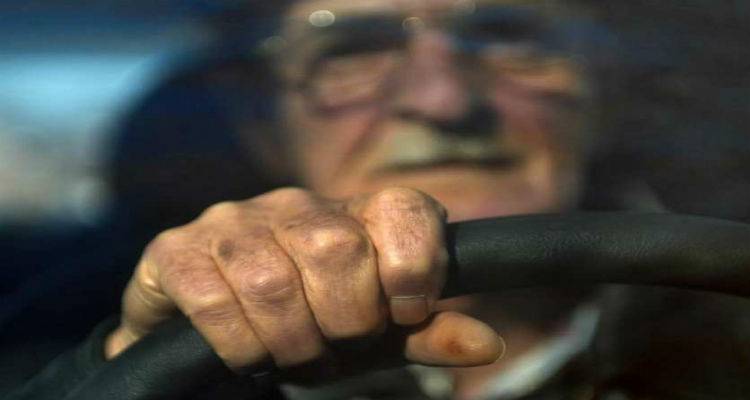 &Tau;&omicron; &kappa;&alpha;&lambda;&omicron;&kappa;&alpha;&iota;&rho;ά&kappa;&iota; &kappa;&alpha;&iota; &omicron; &pi;&alpha;&pi;&pi;&omicron;ύ&sigmaf; &pi;ί&sigma;&omega; &alpha;&pi;ό &tau;&omicron; &tau;&iota;&mu;ό&nu;&iota;