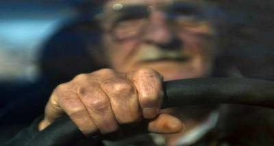 &Tau;&omicron; &kappa;&alpha;&lambda;&omicron;&kappa;&alpha;&iota;&rho;ά&kappa;&iota; &kappa;&alpha;&iota; &omicron; &pi;&alpha;&pi;&pi;&omicron;ύ&sigmaf; &pi;ί&sigma;&omega; &alpha;&pi;ό &tau;&omicron; &tau;&iota;&mu;ό&nu;&iota;