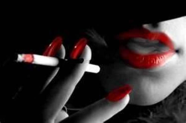 &Gamma;&upsilon;&nu;&alpha;ί&kappa;&epsilon;&sigmaf;: &Kappa;ί&nu;&delta;&upsilon;&nu;&omicron;&sigmaf; &gamma;&iota;&alpha; έ&mu;&phi;&rho;&alpha;&gamma;&mu;&alpha; &mu;&epsilon; έ&nu;&alpha; &tau;&sigma;&iota;&gamma;ά&rho;&omicron; &tau;&eta;&nu; &eta;&mu;έ&rho;&alpha;