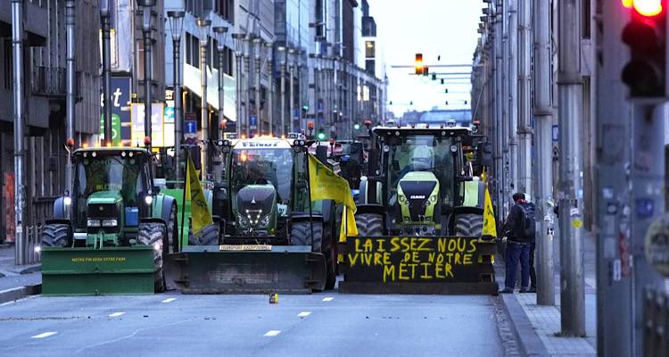 Οι αγρότες επέστρεψαν με τρακτέρ στις Βρυξέλλες | Χάος στους δρόμους της πρωτεύουσας του Βελγίου