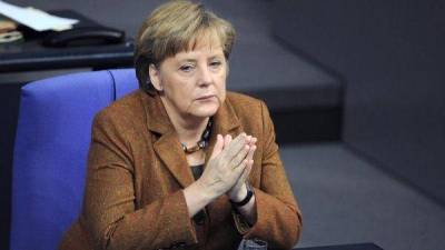 Spiegel: Η Α. Μέρκελ θέλει να κρατήσει την Ελλάδα στην €ζώνη