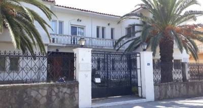 &Sigma;&tau;&eta;&nu; &pi;&rho;ό&sigma;&lambda;&eta;&psi;&eta; &delta;ύ&omicron; &nu;&omicron;&sigma;&eta;&lambda;&epsilon;&upsilon;&tau;ώ&nu; / &tau;&rho;&iota;ώ&nu; &pi;&rho;&omicron;&chi;&omega;&rho;ά&epsilon;&iota; &omicron; &laquo;&Kappa;&alpha;&lambda;ό&sigmaf; &Sigma;&alpha;&mu;&alpha;&rho;&epsilon;ί&tau;&eta;&sigmaf;&raquo;