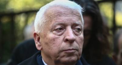 &Kappa;ώ&sigma;&tau;&alpha;&sigmaf; &Mu;&omicron;&upsilon;&tau;&zeta;&omicron;ύ&rho;&eta;&sigmaf;: &Alpha;&kappa;&upsilon;&rho;ώ&theta;&eta;&kappa;&epsilon; &eta; &pi;&tau;ή&sigma;&eta; &gamma;&iota;&alpha; &Alpha;&theta;ή&nu;&alpha; &lambda;ό&gamma;&omega; &kappa;&alpha;&iota;&rho;&omicron;ύ