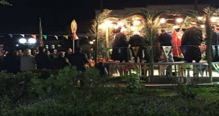 10λεπτά πριν τα μεσάνυχτα ακούστηκε το «ΧΡΙΣΤΟΣ ΑΝΕΣΤΗ» στην Αγία Τριάδα (photos + video)