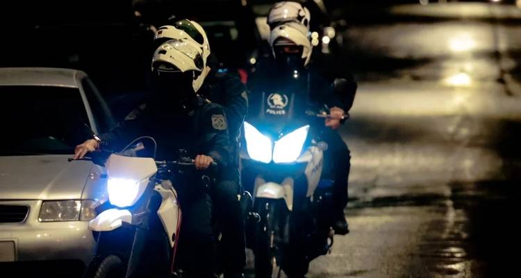 Γλυφάδα: Απόπειρα αρπαγής ανηλίκου έξω από γήπεδο | Ο δράστης του είπε πως η μητέρα του είχε τραυματιστεί