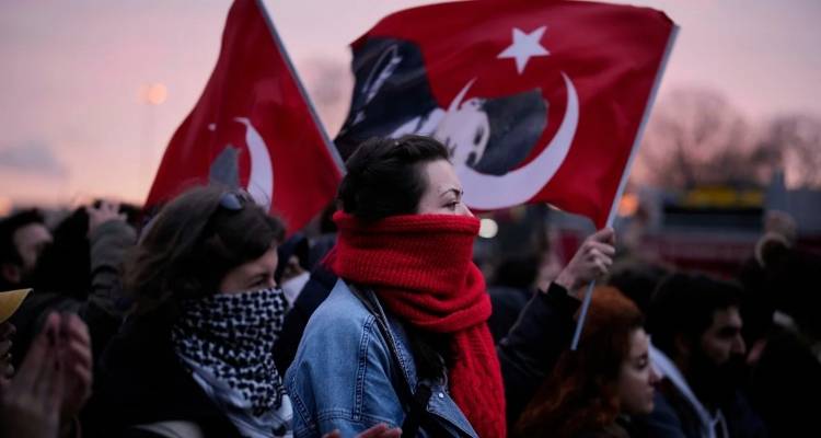 Κωνσταντινούπολη: Νέες διαδηλώσεις σήμερα παρά τις πλαστικές σφαίρες της αστυνομίας -«Κλείνει τα αυτιά του» ο Ερντογάν