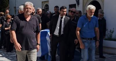&Pi;&alpha;&lambda;&iota;&kappa;&alpha;&rho;ί&sigma;&iota;&alpha; &sigma;ή&kappa;&omega;&sigma;&epsilon; &tau;&omicron; &phi;έ&rho;&epsilon;&tau;&rho;&omicron; &tau;&omicron;&upsilon; &Delta;&eta;&mu;ή&tau;&rho;&eta; &Kappa;&alpha;&rho;ύ&delta;&eta; &omicron; &delta;ή&mu;&alpha;&rho;&chi;&omicron;&sigmaf; &Alpha;&gamma;ί&omicron;&upsilon; &Epsilon;&upsilon;&sigma;&tau;&rho;&alpha;&tau;ί&omicron;&upsilon;, &sigma;&upsilon;&nu;&omicron;&delta;&omicron;&iota;&pi;ό&rho;&omicron;&sigmaf; &tau;&omicron;&upsilon; &kappa;&alpha;&iota; &sigma;&tau;&eta;&nu; &alpha;&sigma;&theta;έ&nu;&epsilon;&iota;&alpha;
