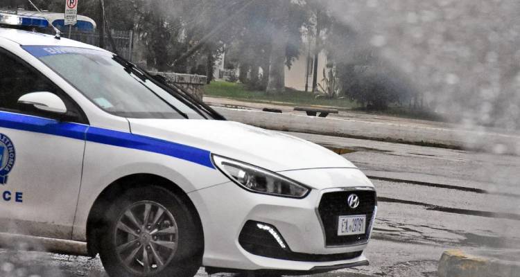 &Sigma;&omicron;&kappa; &sigma;&tau;&eta;&nu; &Pi;ά&tau;&rho;&alpha;: Ά&nu;&delta;&rho;&alpha;&sigmaf; &pi;&rho;&omicron;&sigma;&pi;ά&theta;&eta;&sigma;&epsilon; &nu;&alpha; &alpha;&rho;&pi;ά&xi;&epsilon;&iota; 9&chi;&rho;&omicron;&nu;&omicron; &alpha;&gamma;&omicron;&rho;ά&kappa;&iota; &tau;&eta;&nu; ώ&rho;&alpha; &pi;&omicron;&upsilon; &pi;ή&gamma;&alpha;&iota;&nu;&epsilon; &sigma;&tau;&omicron; &phi;&rho;&omicron;&nu;&tau;&iota;&sigma;&tau;ή&rho;&iota;&omicron;