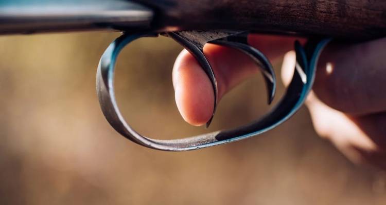 Θεσσαλονίκη: 55χρονος πυροβόλησε 15χρονο | Τον ενοχλούσε η φασαρία παρέας παιδιών, στο νοσοκομείο το παιδία