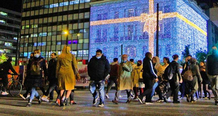 &Kappa;&omicron;&rho;&omega;&nu;&omicron;ϊό&sigmaf;: &Sigma;&tau;&alpha; 5.899 &tau;&alpha; &nu;έ&alpha; &kappa;&rho;&omicron;ύ&sigma;&mu;&alpha;&tau;&alpha;, 81 &theta;ά&nu;&alpha;&tau;&omicron;&iota;, 709 &delta;&iota;&alpha;&sigma;&omega;&lambda;&eta;&nu;&omega;&mu;έ&nu;&omicron;&iota;