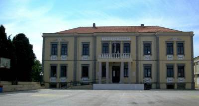 &Tau;&eta; &lambda;&epsilon;&iota;&tau;&omicron;&upsilon;&rho;&gamma;ί&alpha; &tau;&omicron;&upsilon; &Gamma;&upsilon;&mu;&nu;&alpha;&sigma;ί&omicron;&upsilon; &Mu;ύ&rho;&iota;&nu;&alpha;&sigmaf; &zeta;&eta;&tau;ά &eta; &epsilon;&kappa;&pi;&alpha;&iota;&delta;&epsilon;&upsilon;&tau;&iota;&kappa;ή &kappa;&omicron;&iota;&nu;ό&tau;&eta;&tau;&alpha;