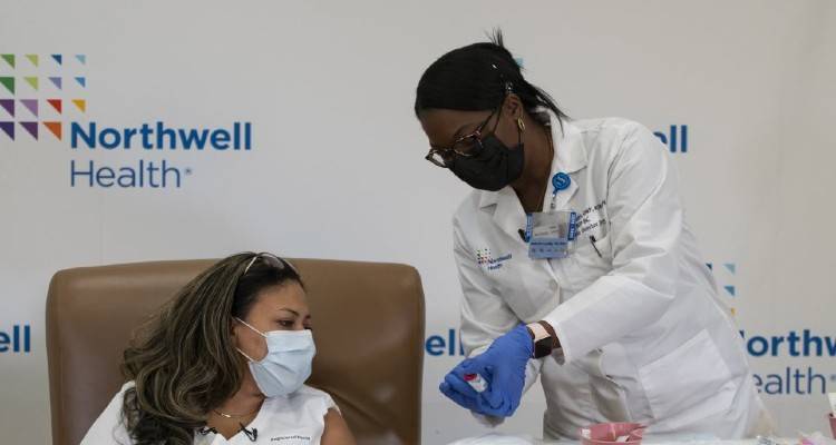 &Kappa;&omicron;&rho;&omega;&nu;&omicron;ϊό&sigmaf; - &Eta;&Pi;&Alpha;: &Alpha;&upsilon;&sigma;&tau;&eta;&rho;ή &tau;ή&rho;&eta;&sigma;&eta; &tau;&omega;&nu; &delta;ό&sigma;&epsilon;&omega;&nu; &chi;&omega;&rho;ί&sigmaf;... &laquo;&alpha;&lambda;&chi;&eta;&mu;&epsilon;ί&epsilon;&sigmaf;&raquo; &pi;&rho;&omicron;&sigma;&tau;ά&zeta;&epsilon;&iota; &eta; FDA