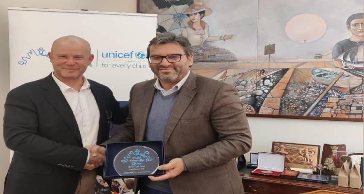 &Eta; UNICEF &epsilon;&nu;&tau;ά&sigma;&sigma;&epsilon;&iota; &tau;&eta; &Lambda;ή&mu;&nu;&omicron; &sigma;&tau;&iota;&sigmaf; &upsilon;&pi;&omicron;&psi;ή&phi;&iota;&epsilon;&sigmaf; &pi;&epsilon;&rho;&iota;&omicron;&chi;έ&sigmaf; &Phi;&iota;&lambda;&iota;&kappa;έ&sigmaf; &pi;&rho;&omicron;&sigmaf; &tau;&alpha; &Pi;&alpha;&iota;&delta;&iota;ά